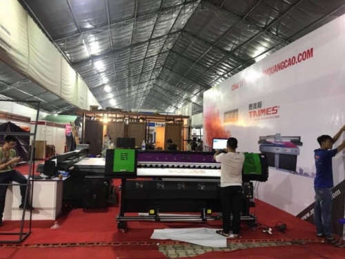 Công ty TNHH MayInQuangCao.com với gian hàng máy in quảng cáo khổ lớn tại Hội chợ VietBuild lần 1 năm 2018 tại TPHCM